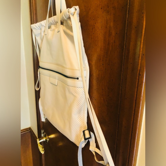 Bottega Veneta Leather Back Pack. Off white Color. Rare & unique. - Picture 8 of 9